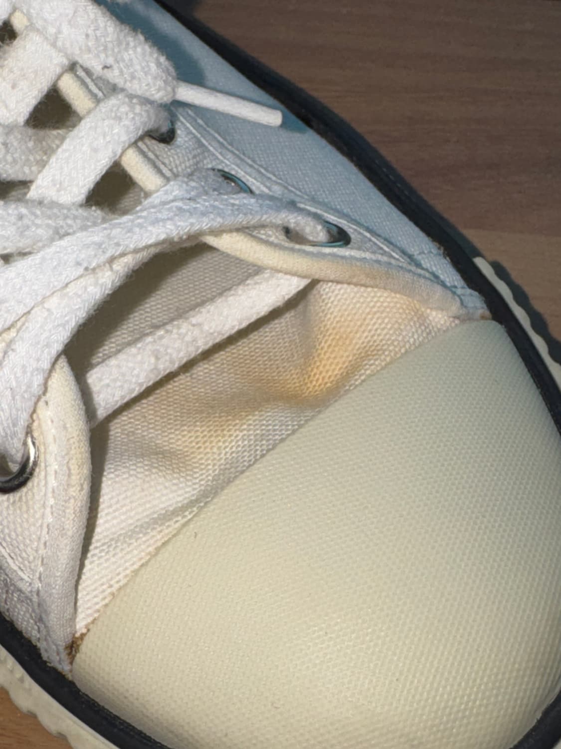 셀린느 블랭크 레이스업 스니커즈 판매합니다. 상품이미지8