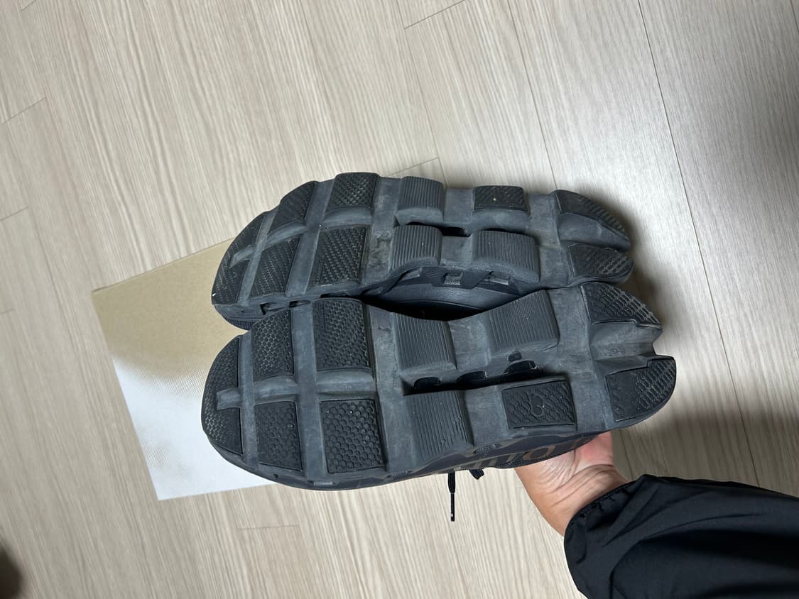 On 러닝 클라우드몬스터 올블랙 275 상품이미지4