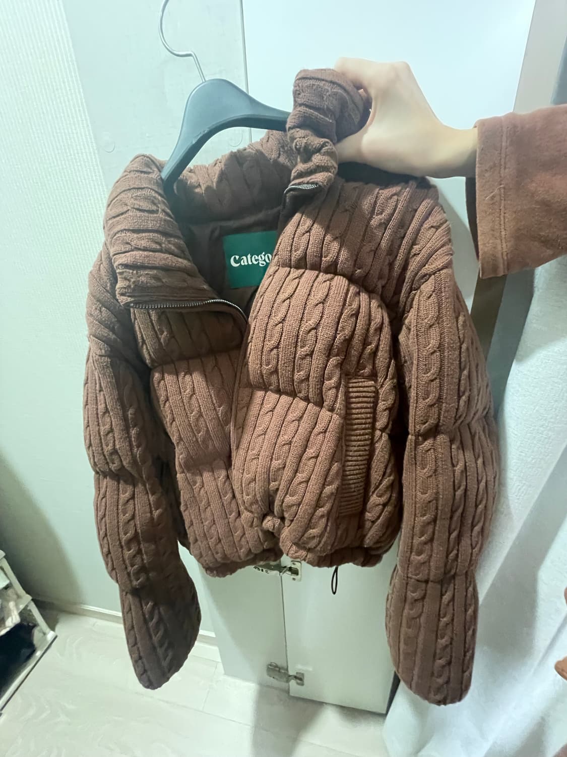 (예리,하니) 카테고리9 니트패딩 브라운 상품이미지4