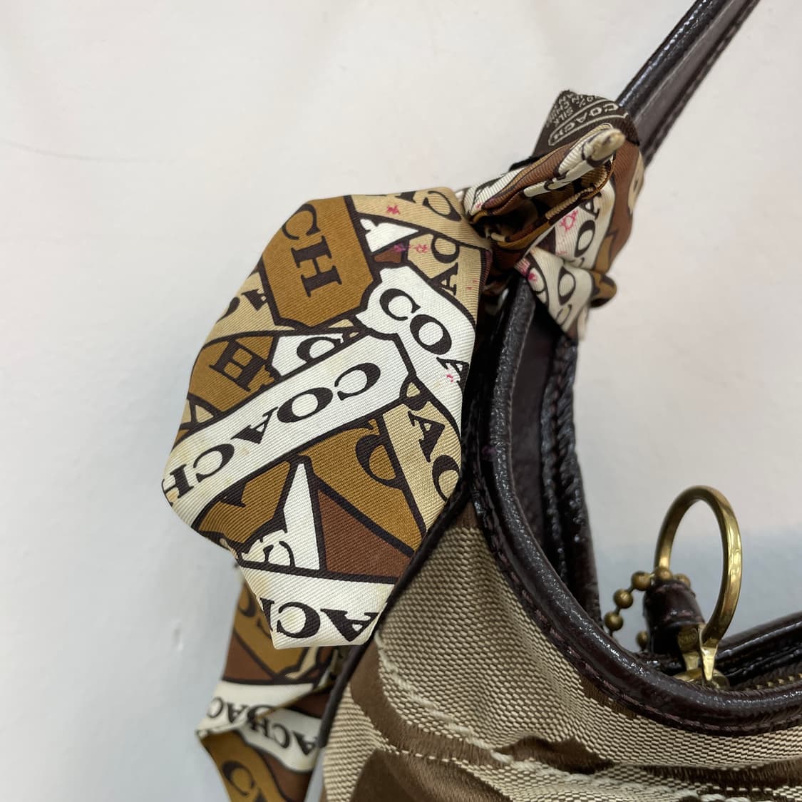 코치 시그니처 로고 y2k 호보 숄더백 상품이미지4