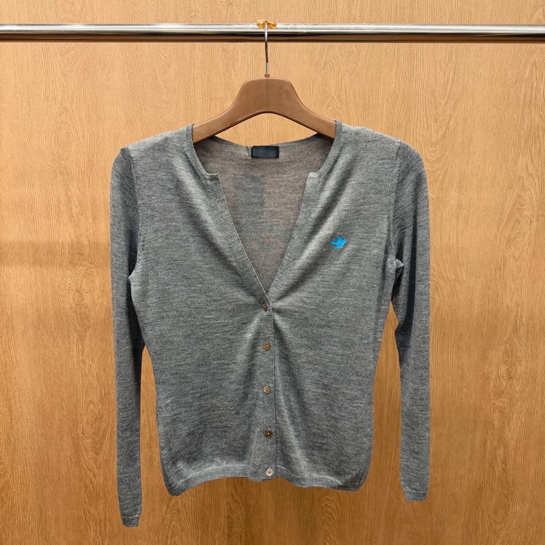 폴스미스 블랙 라벨 울 니트 가디건 블루 버드 로고 자수 디테일 그레이 상품이미지2