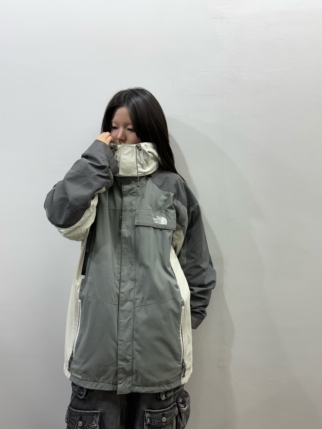 노스페이스 하이벤트 그레이&화이트 윈드브레이커 상품이미지3