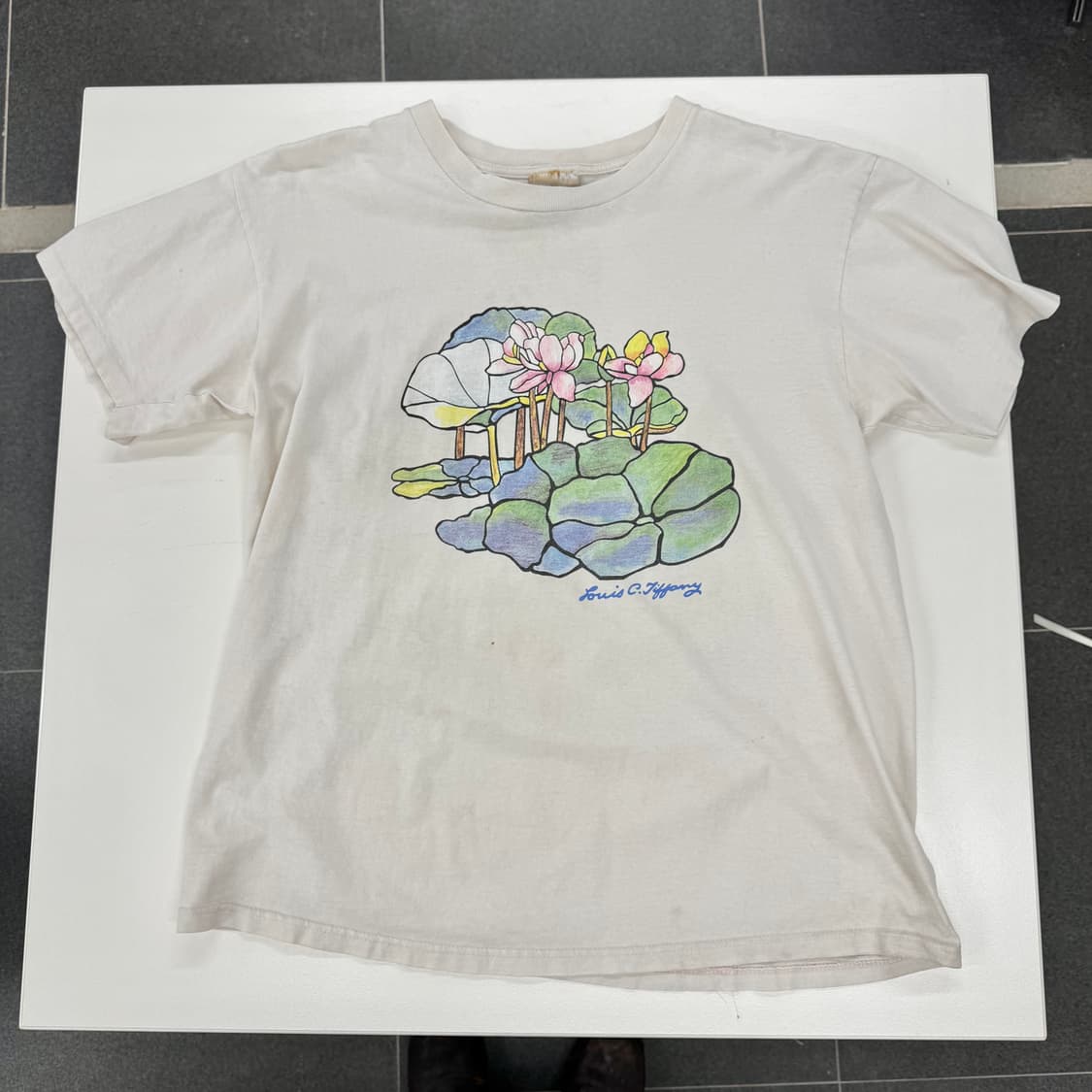 90‘s Lotus Flower Motif Art T-shirts 상품이미지1