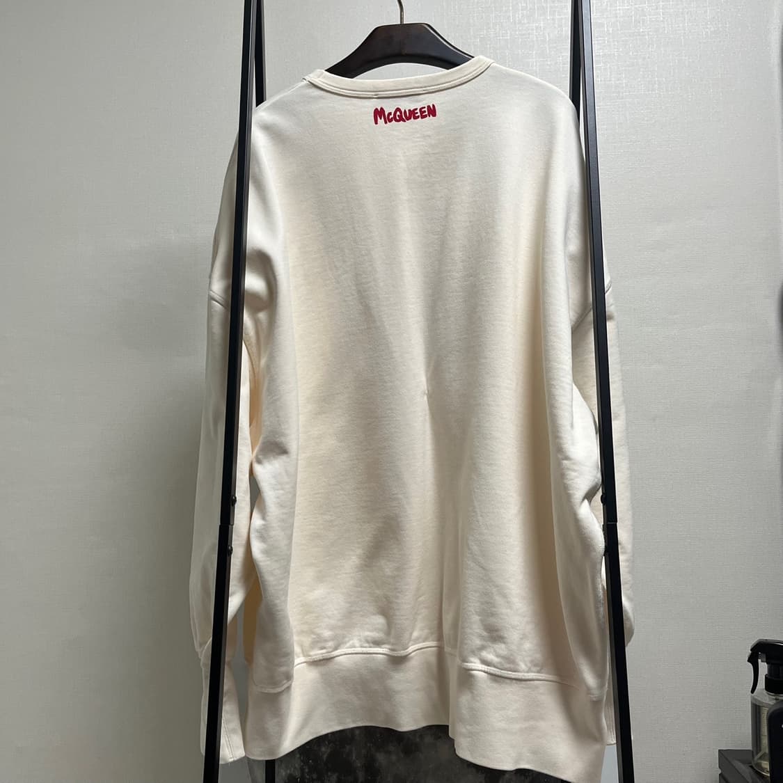 정품 L) 알렉산더 맥퀸 하트 오버핏 맨투맨  상품이미지4