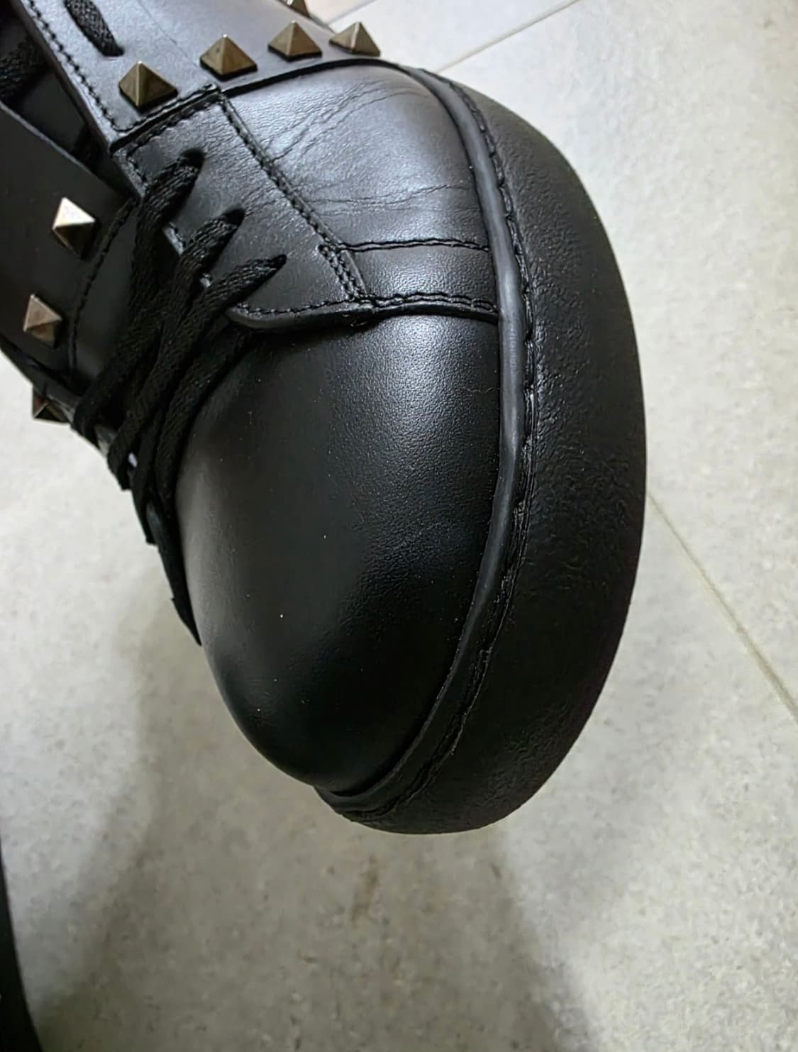 발렌티노 락스터드  언타이틀 스니커즈 블랙 상품이미지5