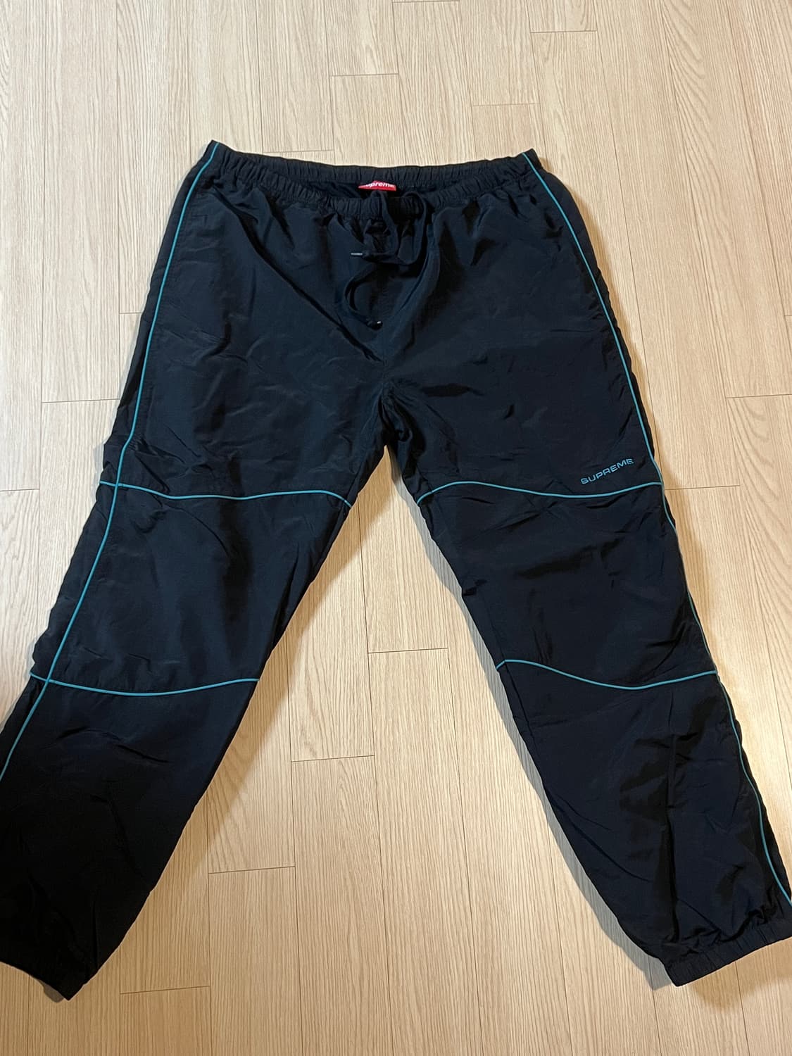 슈프림 파이핑 트랙팬츠 19SS 블랙 상품이미지2