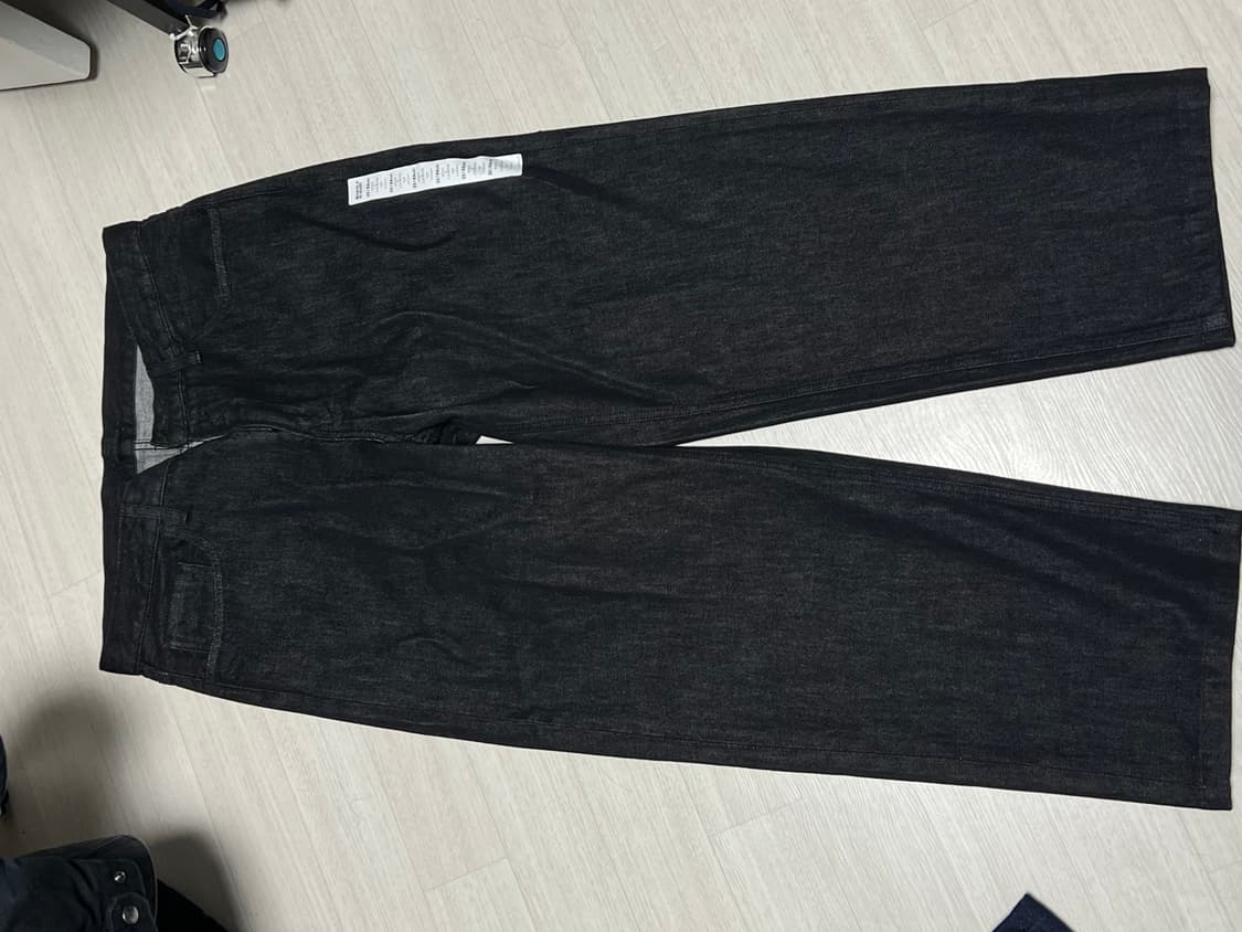 유니클로 와이드 스트레이트진 블랙 33/84사이즈 상품이미지3