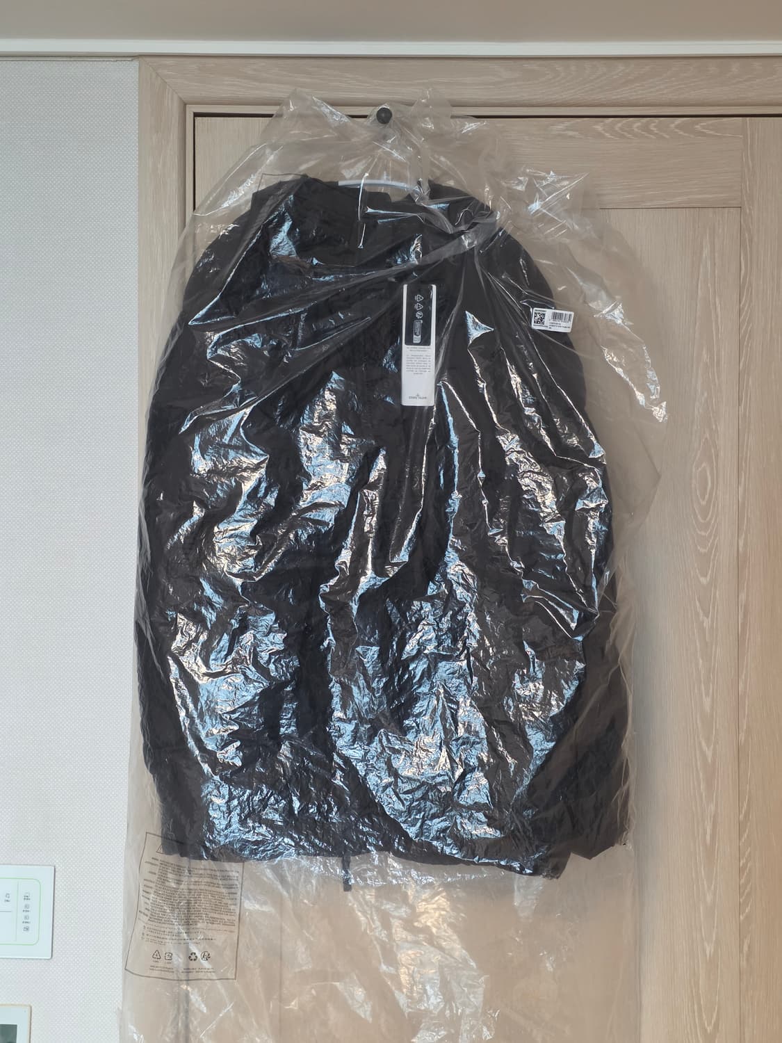 [24FW] 스톤아일랜드 크링클랩스 숏 다운 패딩 2XL 상품이미지1