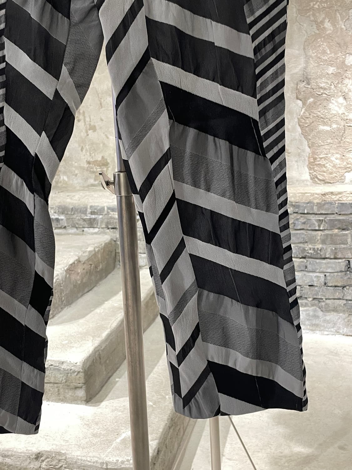 이세이 미야케 그레이 슬래시 나일론 팬츠 상품이미지5