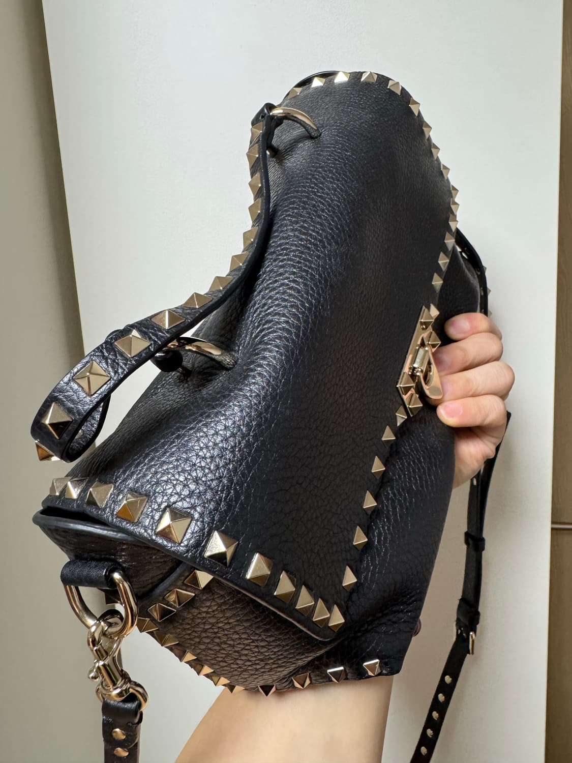 발렌티노 가라바니 락스터드 투웨이 토트백 상품이미지3