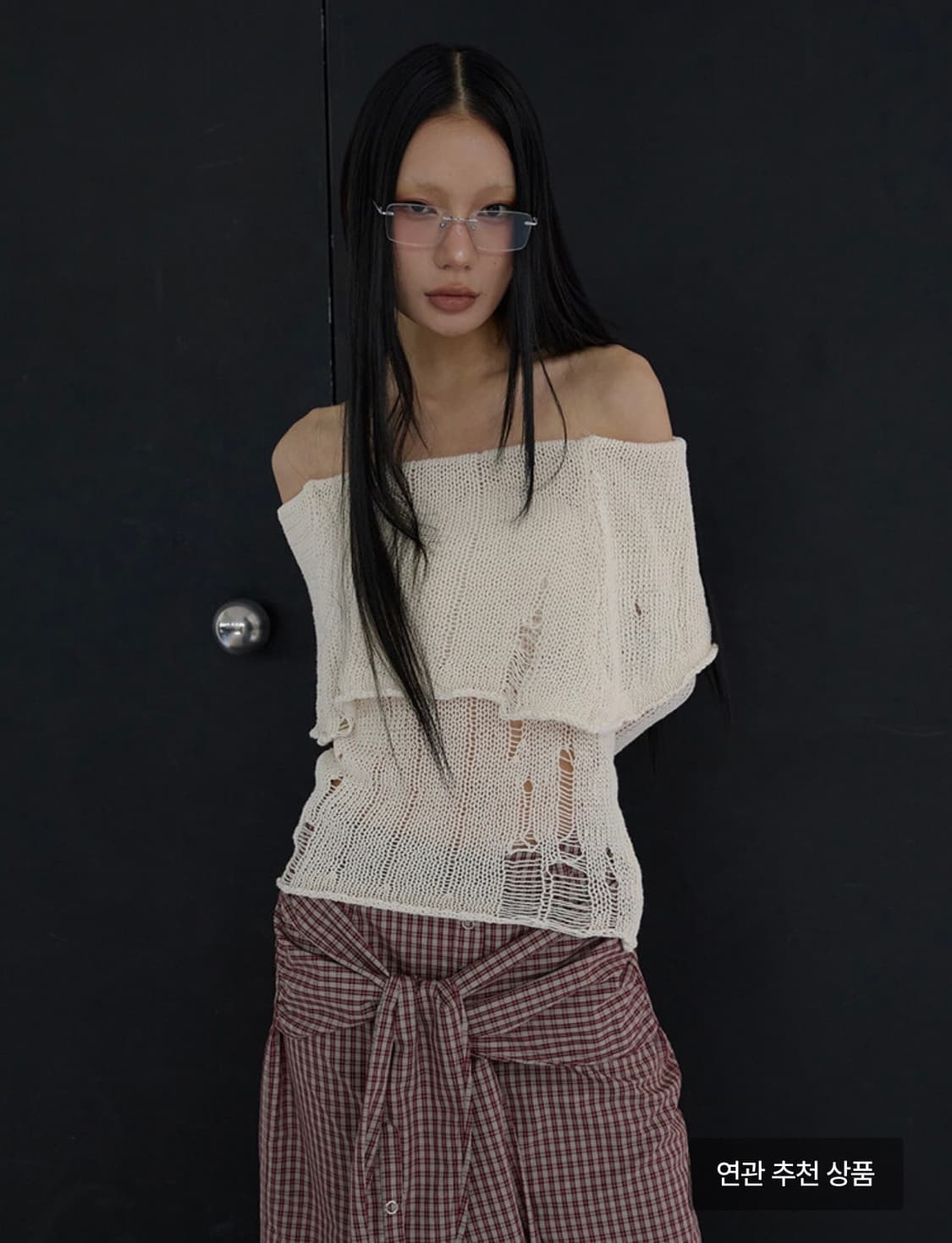 DISTRESSED OFF-SHOULDER TOP_ IVORY 상품이미지2