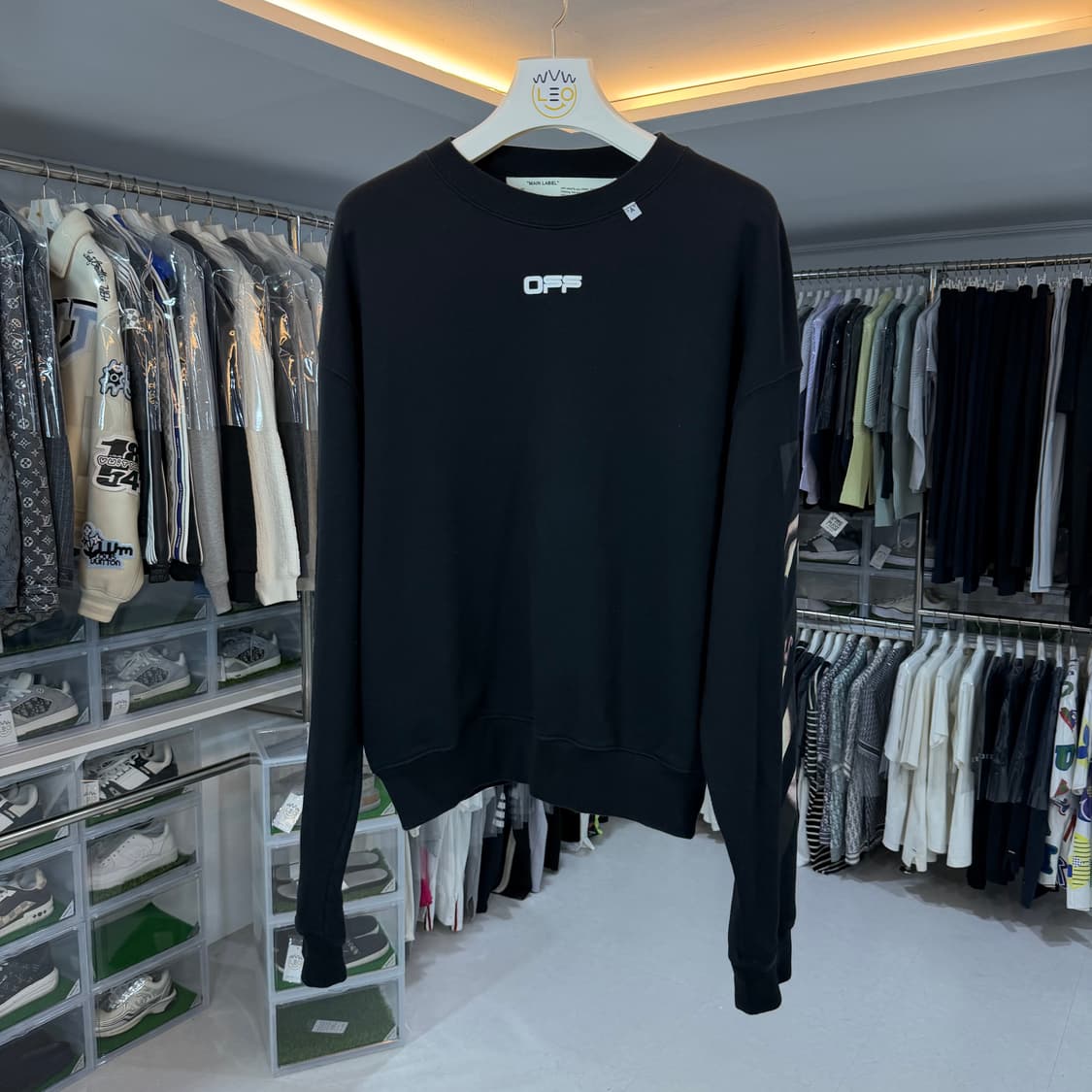 [리오브] 오프화이트 카라바지오 애로우 맨투맨 상품이미지2