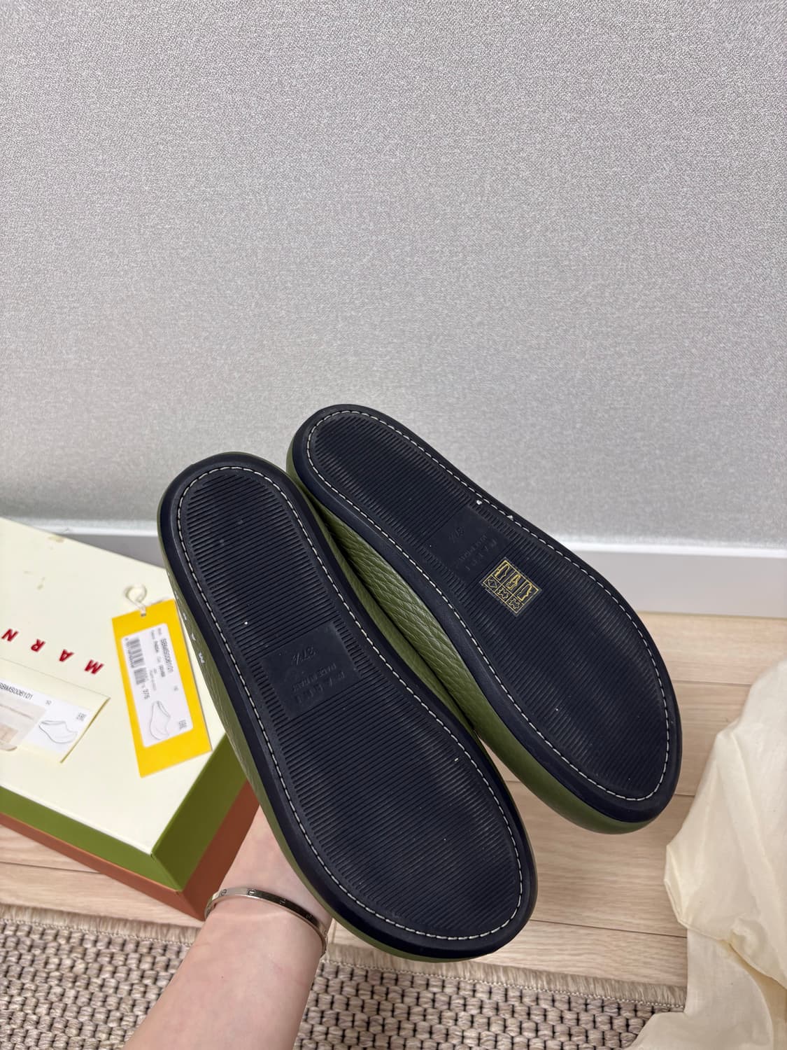 마르니 그레인 레더 뮬 클로그 카키 37.5 상품이미지5