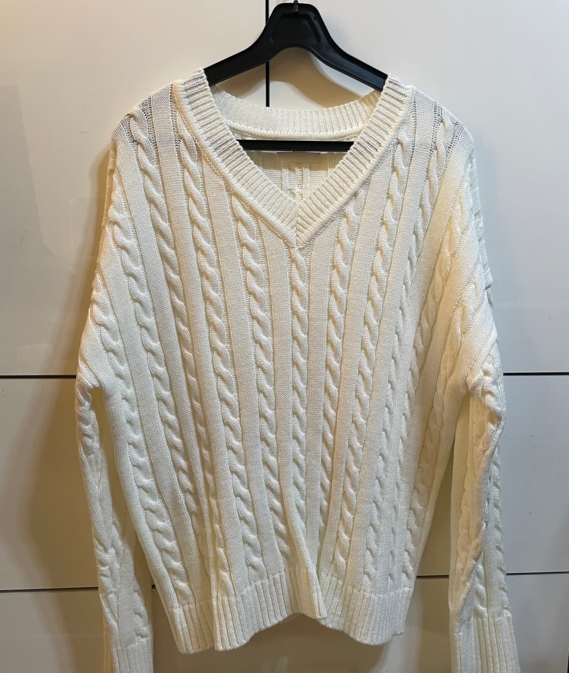 (미착용, 새상품) 아이보리 흰색 꽈배기 브이넥 니트 오버핏 새제품 봄옷 상품이미지1