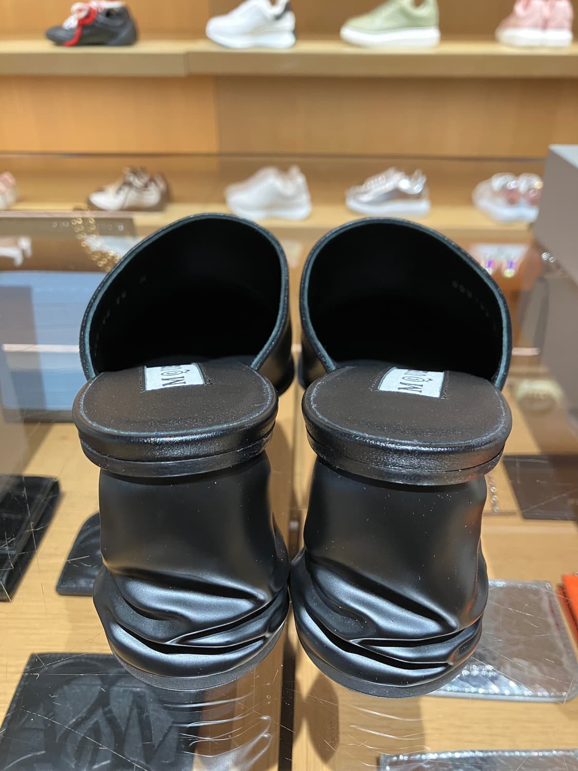 새상품)알렉산더 맥퀸 블랙 크러쉬 뮬 38 상품이미지3