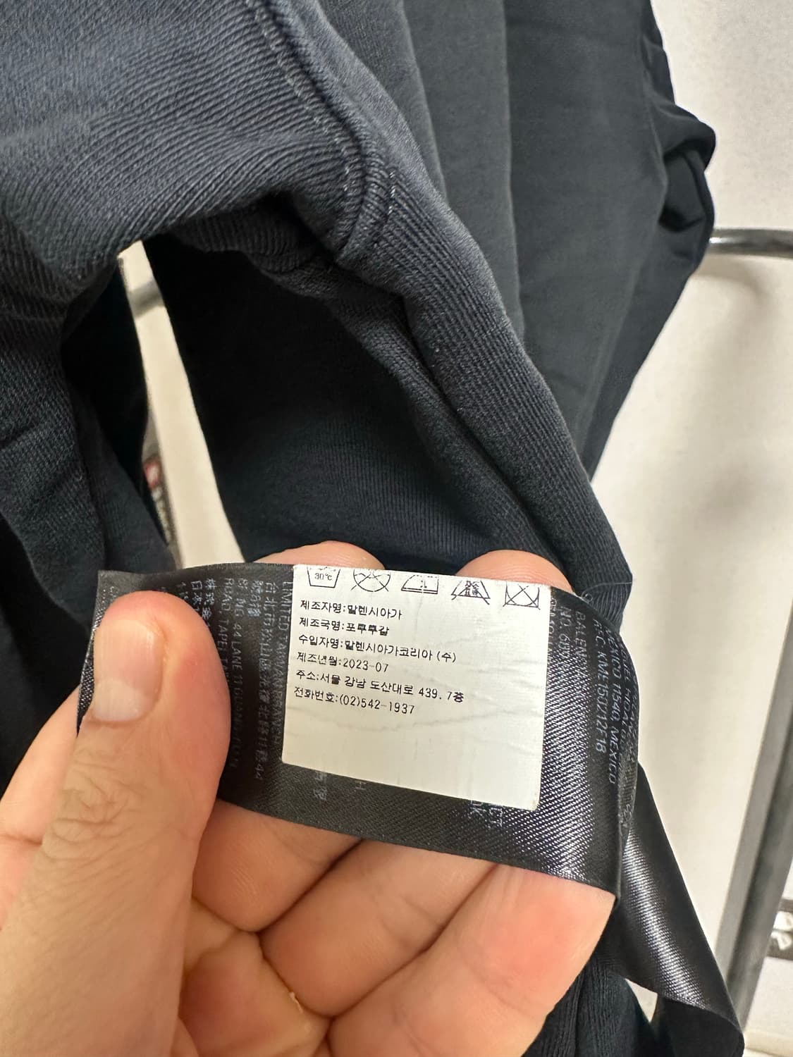 정품 발렌시아가 인사이드아웃 디스트로이드 스웻셔츠 판매합니다 상품이미지4