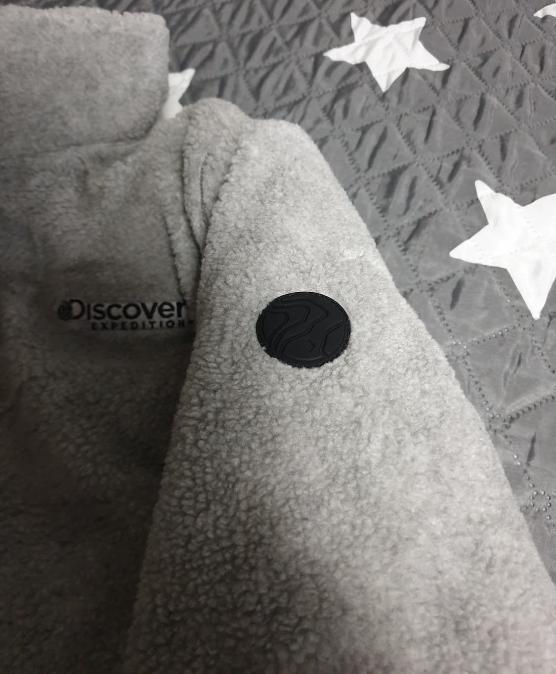 디스커버리 덕다운 리버시블 후리스 패딩 라이트그레이 (100) 상품이미지3