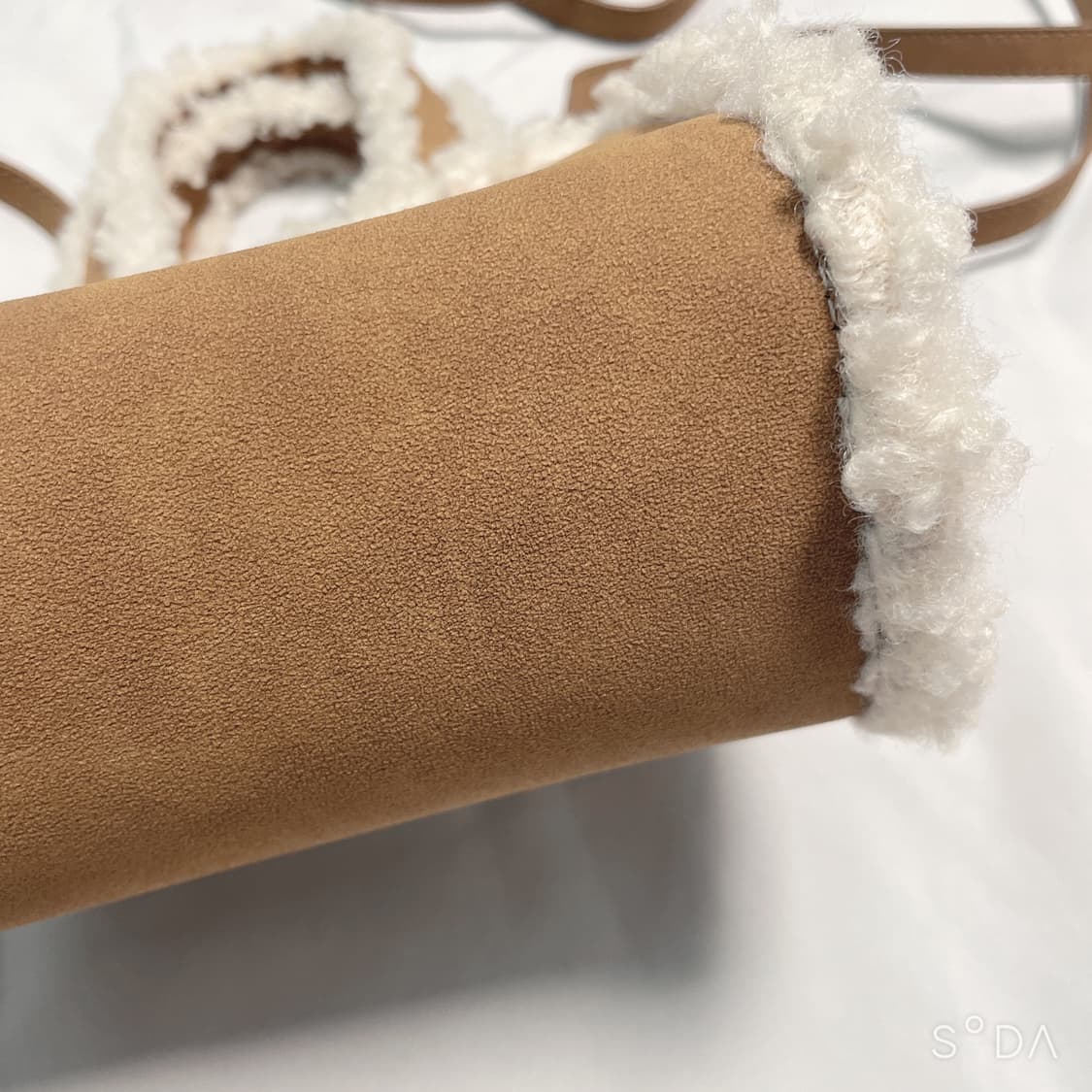 어그 텔파 크로스백 상품이미지4