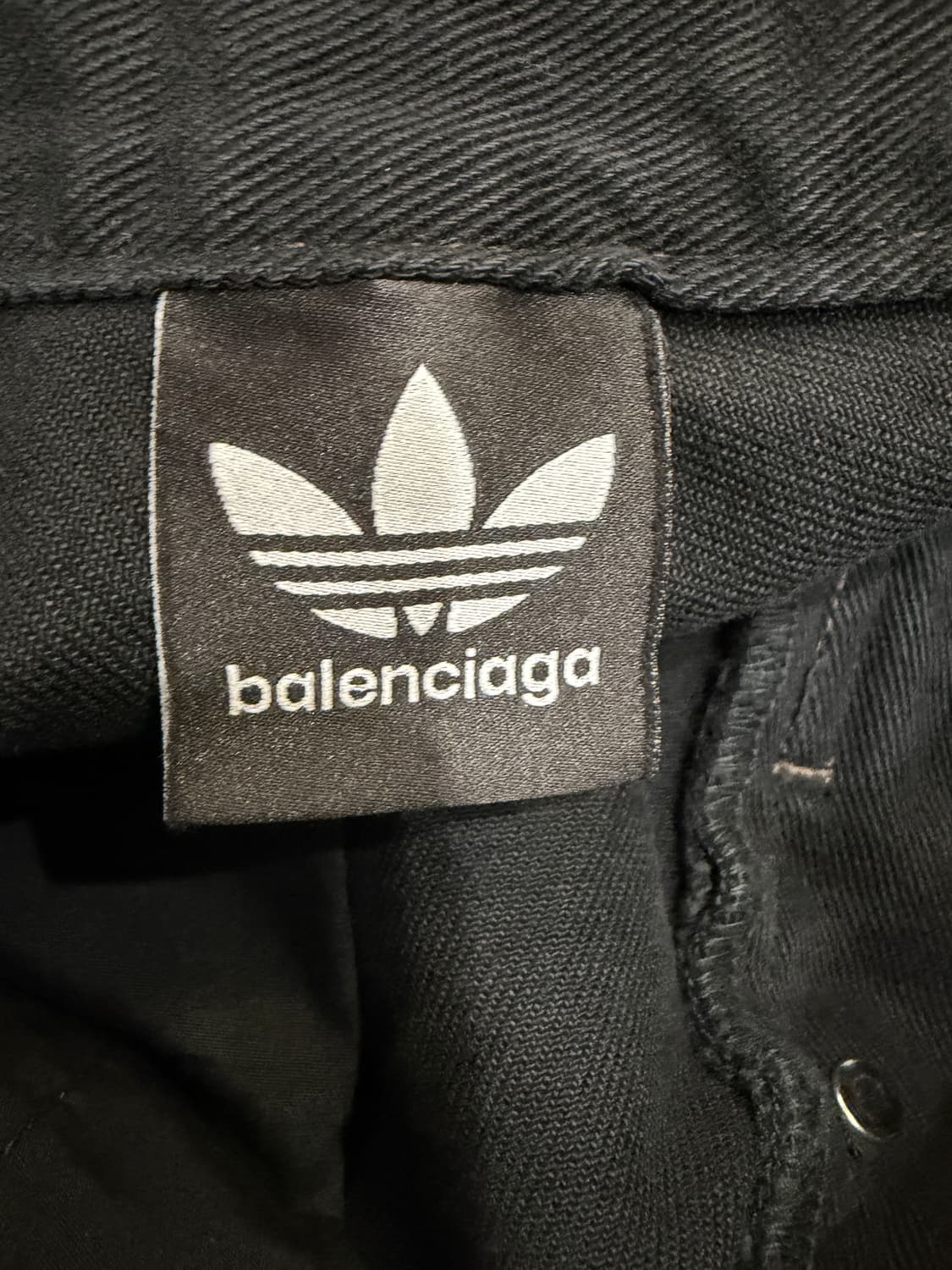 발렌시아가 x 아디다스 라지 배기 트라우저 블랙 상품이미지6