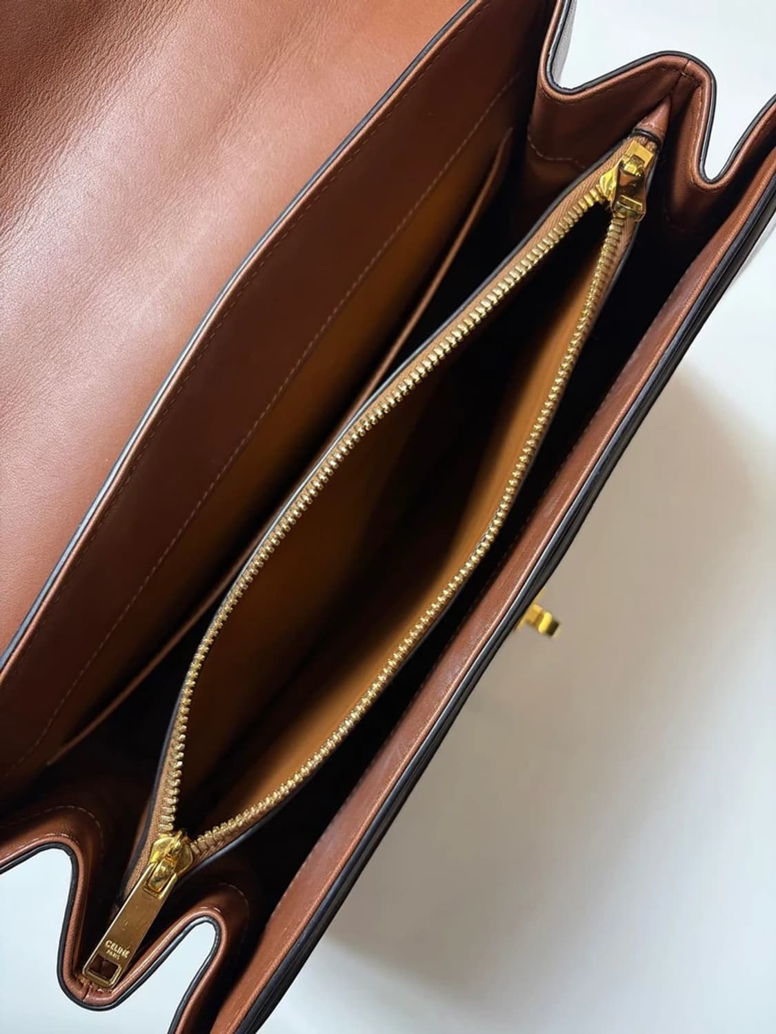 셀린느 클래식 16 백 내추럴 미디움 카프스킨 탠 숄더백 Q1529 상품이미지7