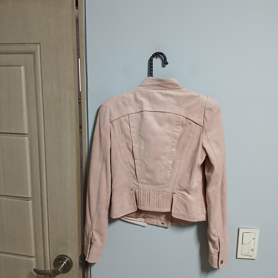 씨씨컬렉트 여성85 크롭 자켓 상품이미지4