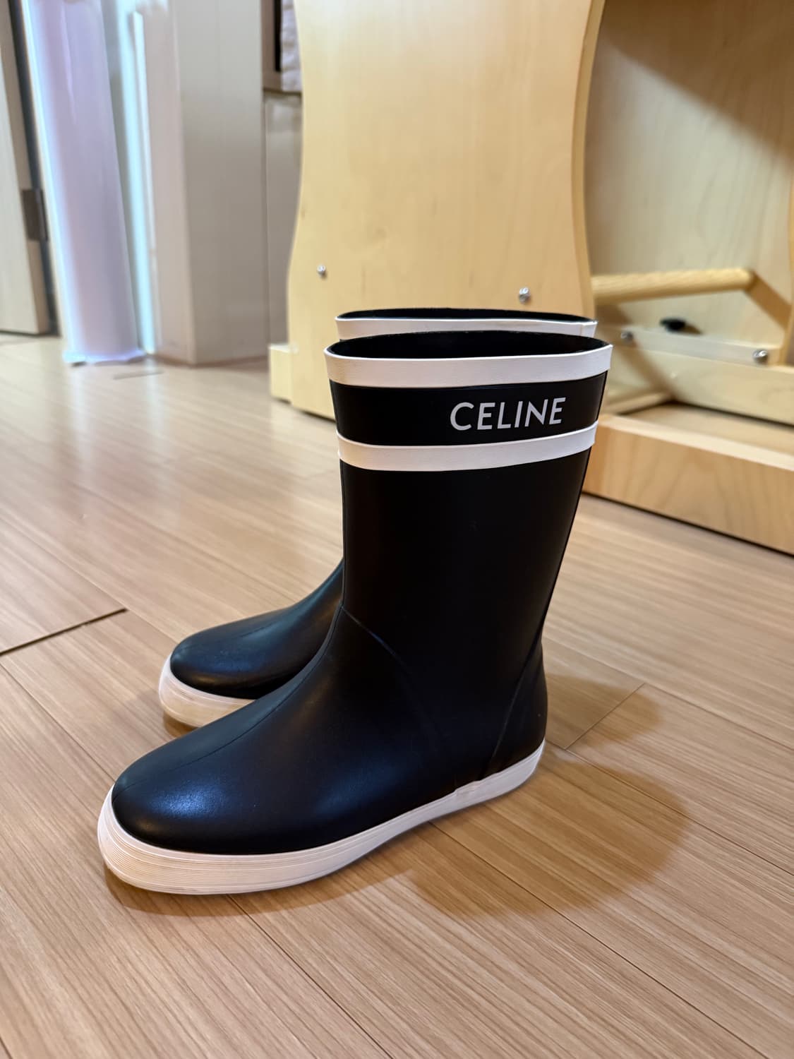 셀린느 레인부츠 판매합니다. 상품이미지1