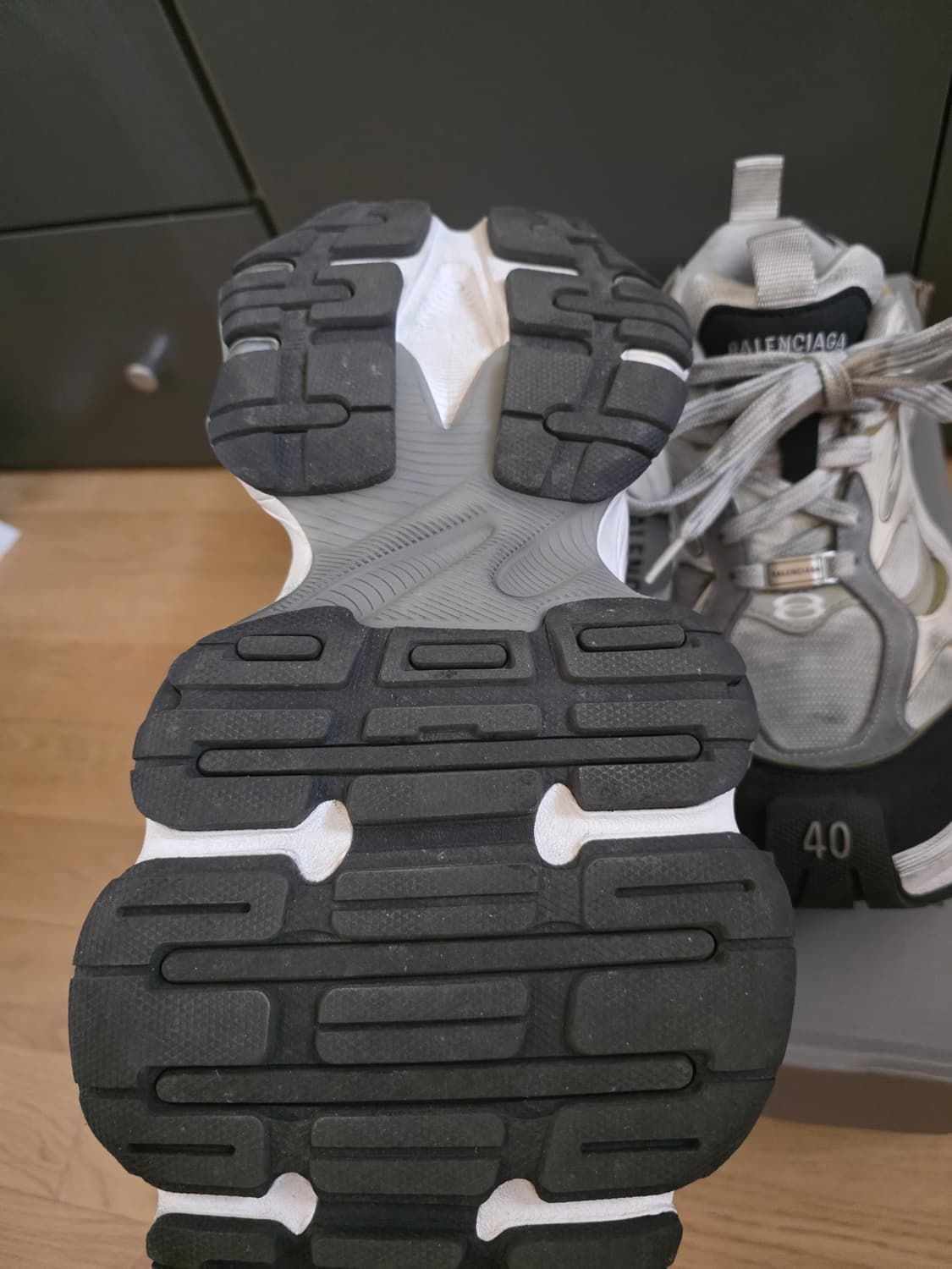 발렌시아가 카고스니커즈 그레이 상품이미지1