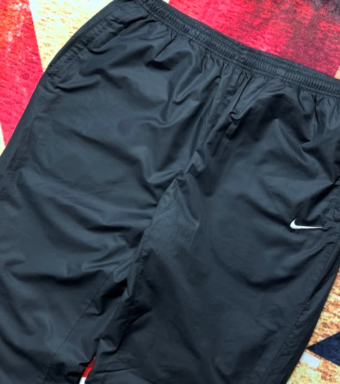 나이키 블랙스우시 지퍼 절개 트랙팬츠. 상품이미지2