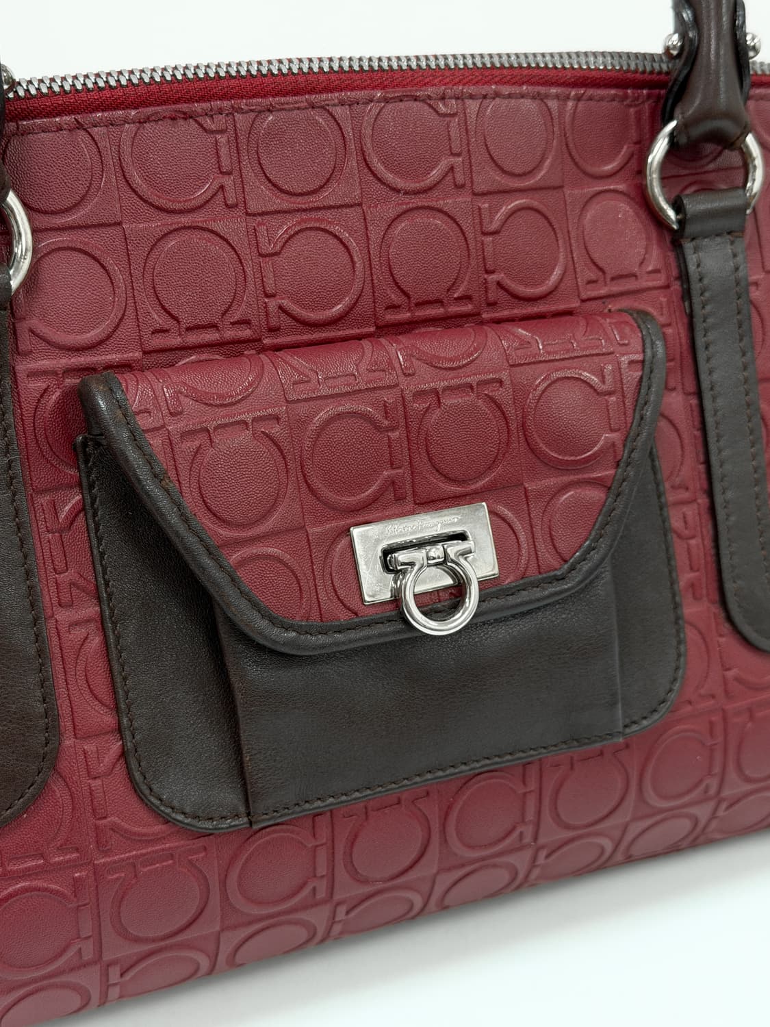 페라가모 간치니 엠보싱 투톤 토트백 상품이미지7