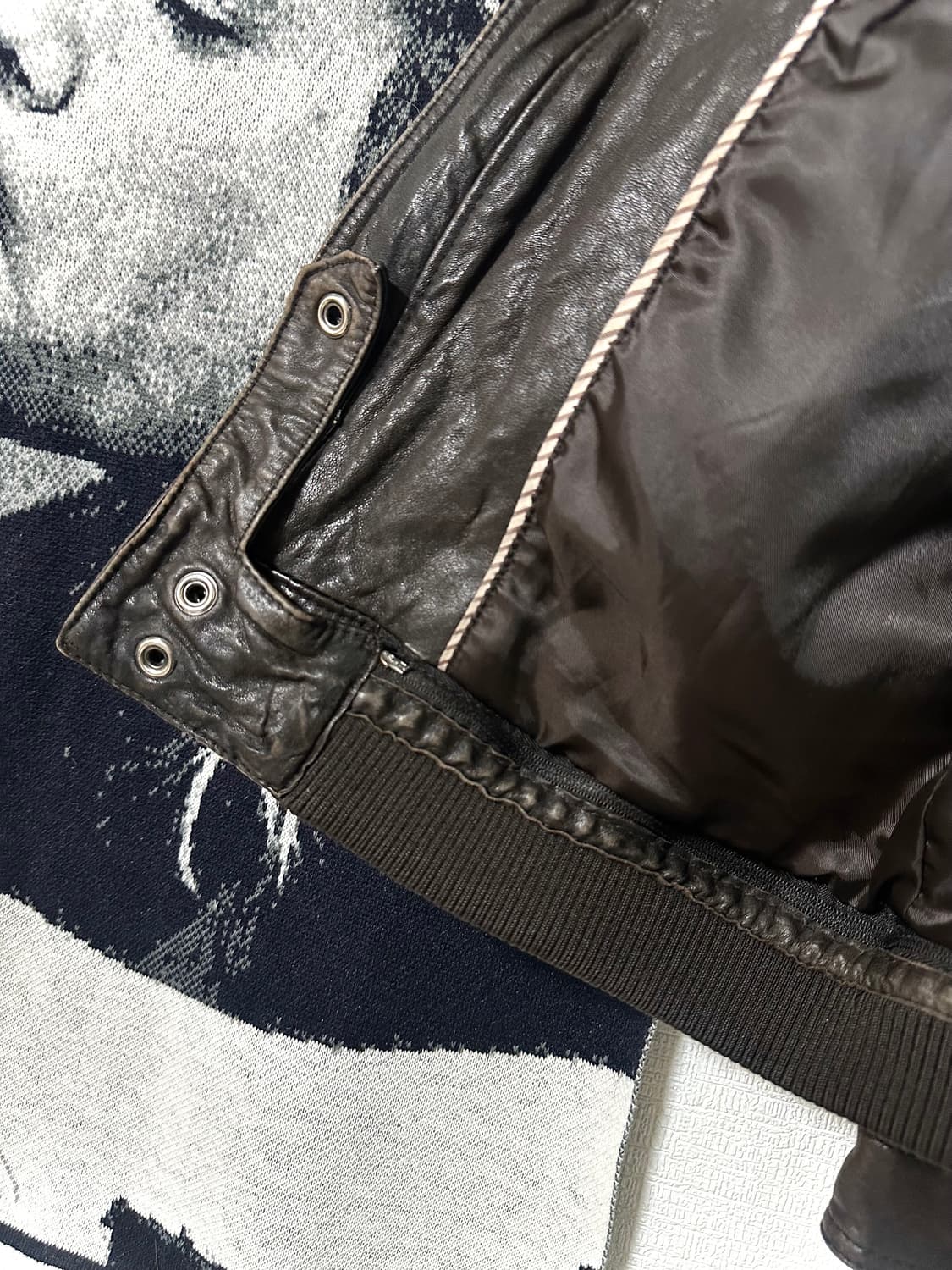 램스킨 디태처블 립 디테일 멀티포켓 레더자켓 상품이미지4