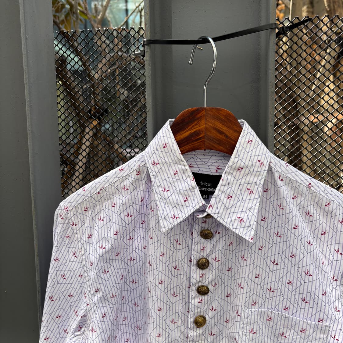 꼼데가르송 트리콧 새 패턴 앤틱 골드 버튼 셔츠 상품이미지2