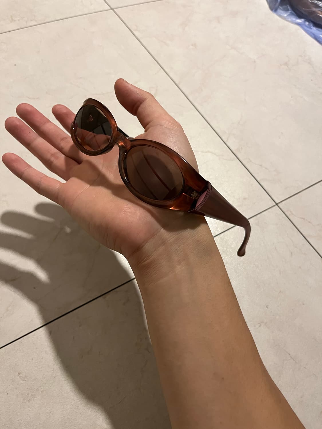 Fendi 틴트 볼드 선글라스 상품이미지4