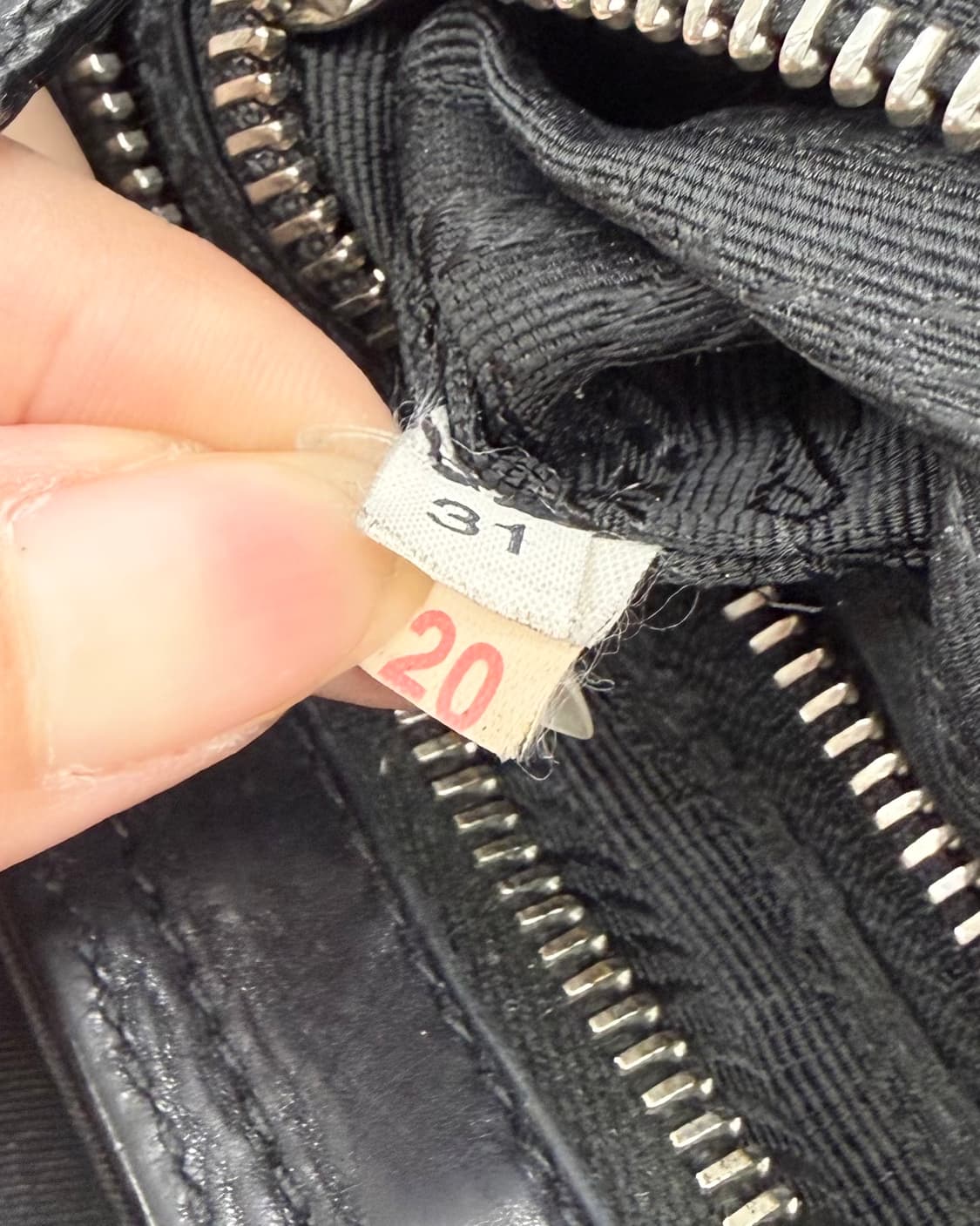 프라다 블랙 포코노 포켓 미니 숄더백 상품이미지8