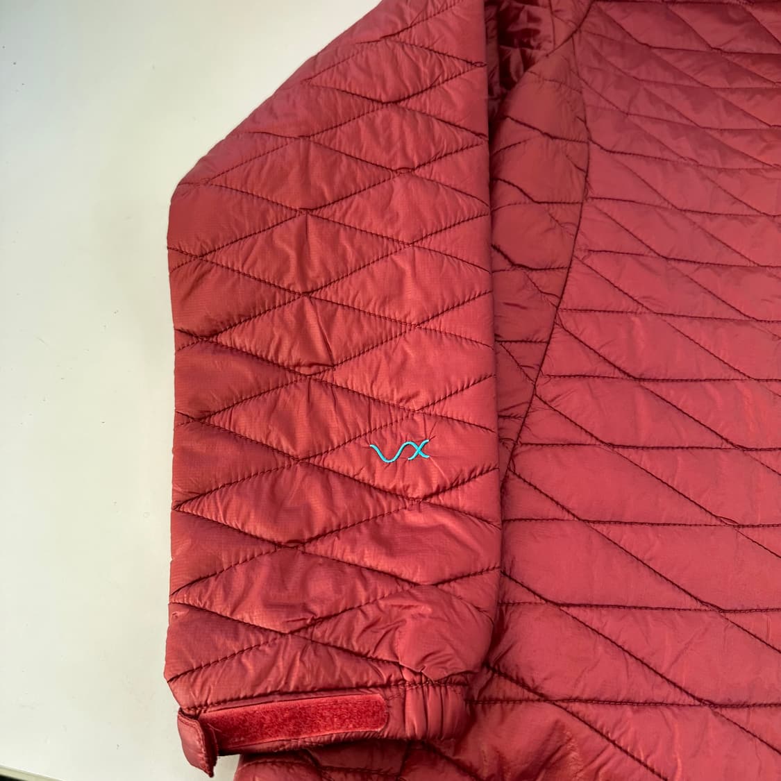 우먼L-XL 노스페이스 딥레드 라인핏 밑단고무줄 기본로고 초경량패딩자켓 상품이미지6