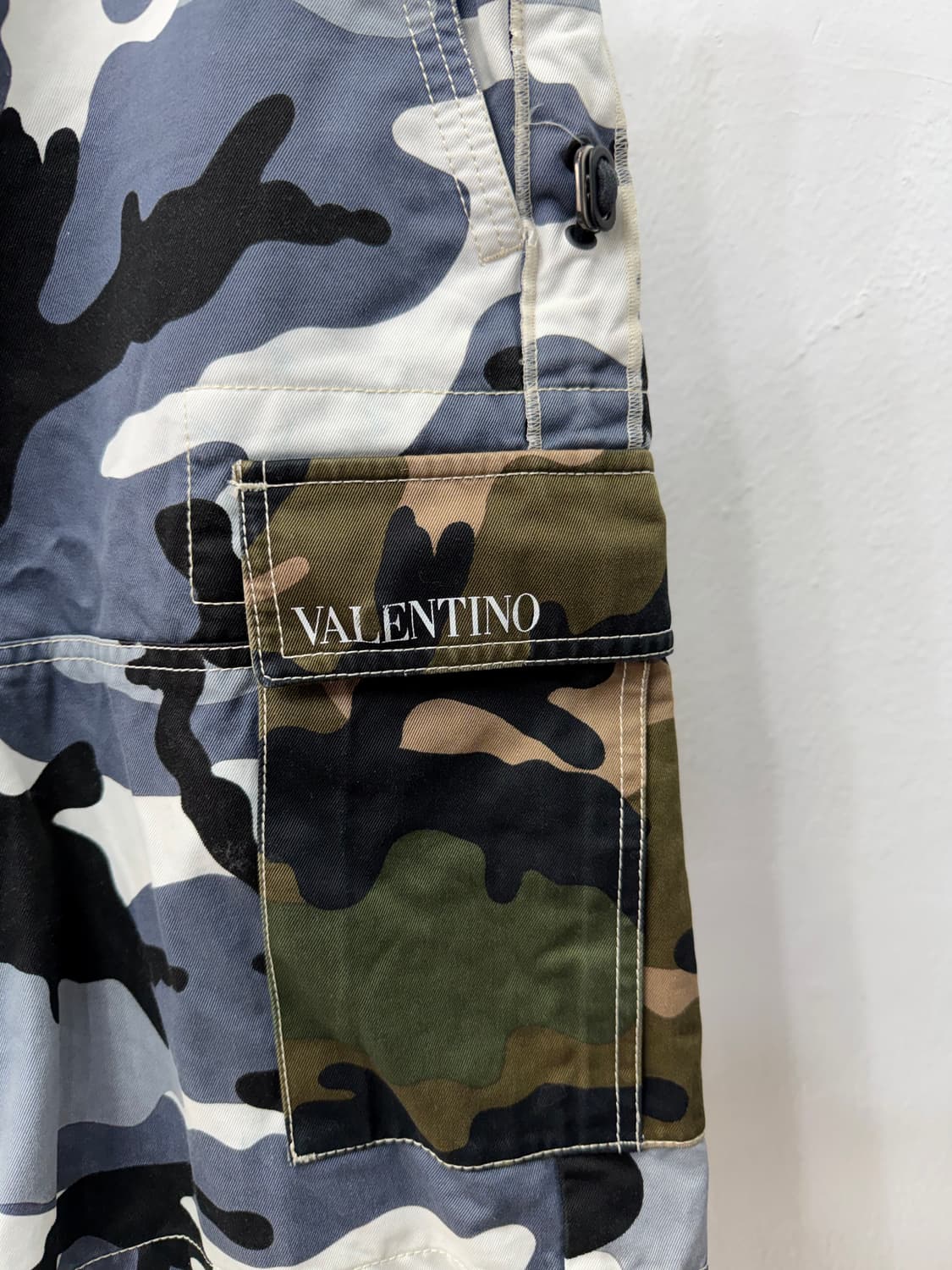 매장판정품) 발렌티노 남성 카모 반바지 48 상품이미지4