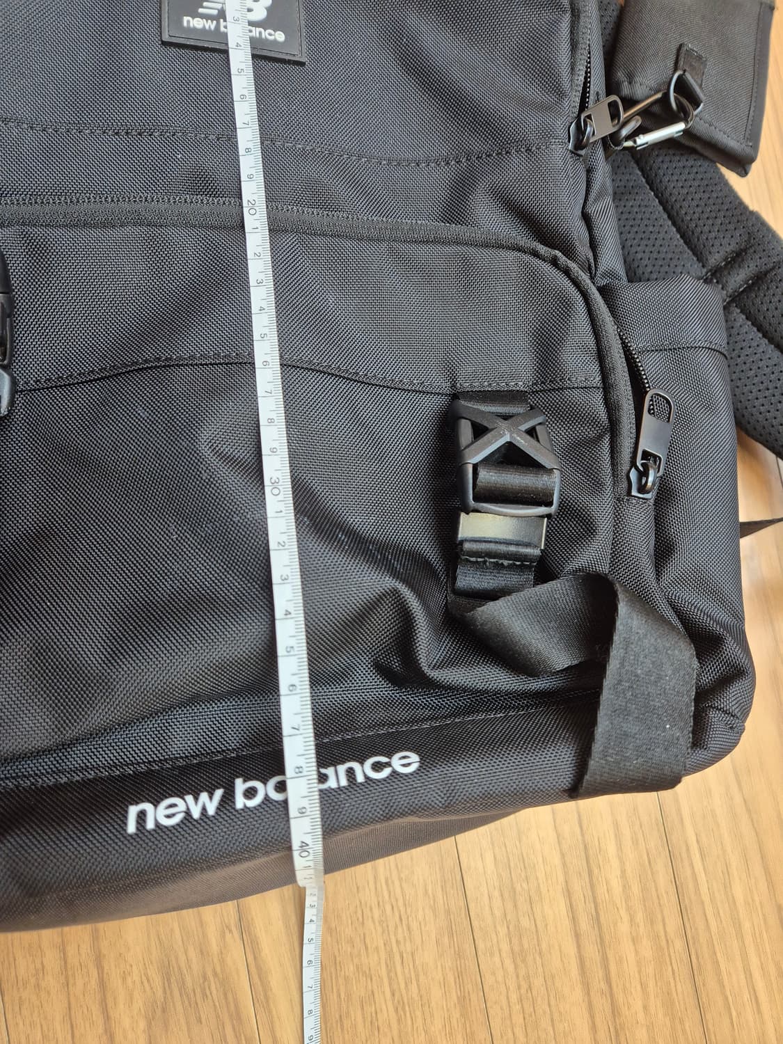 뉴발란스 백팩입니다
- 스타일 번호는 NBGCDSS104-00입니다
-  상품이미지4