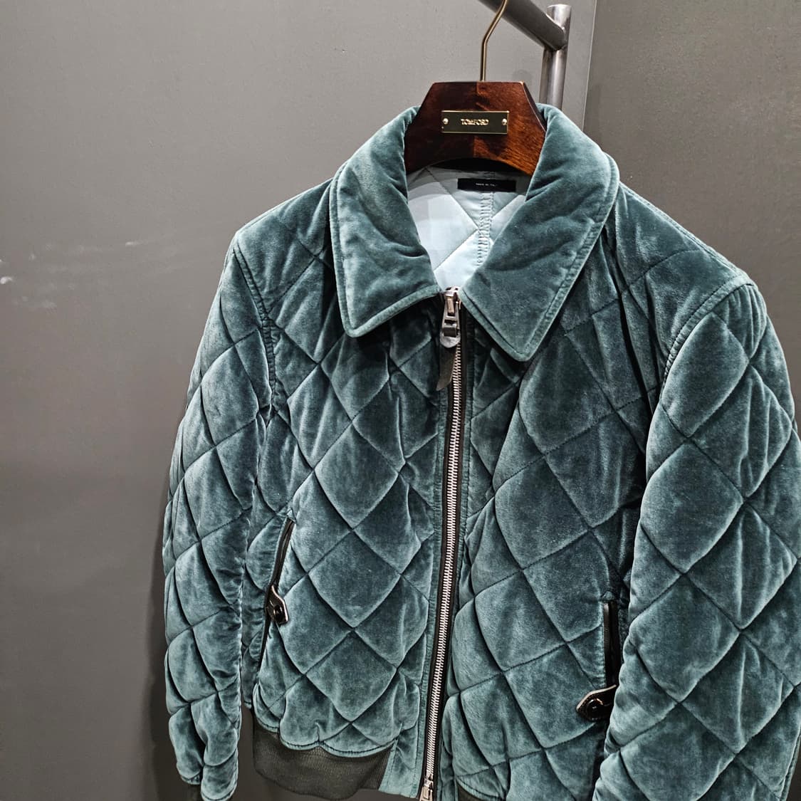 톰포드 퀄티드 벨벳 그린 봄버 블루종 자켓 상품이미지3
