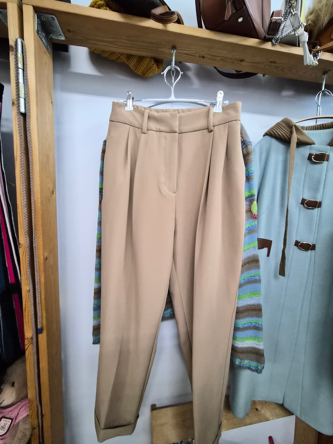 오일릴리 브이넥니트. 자라 핀턱슬랙스 상품이미지8