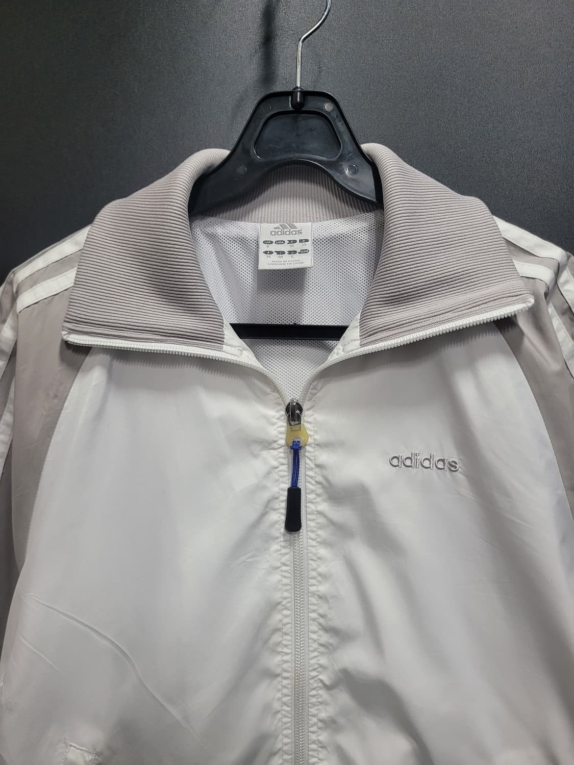 아디다스 올드스쿨 레터링 화이트 그레이 바람막이 집업자켓 상품이미지2