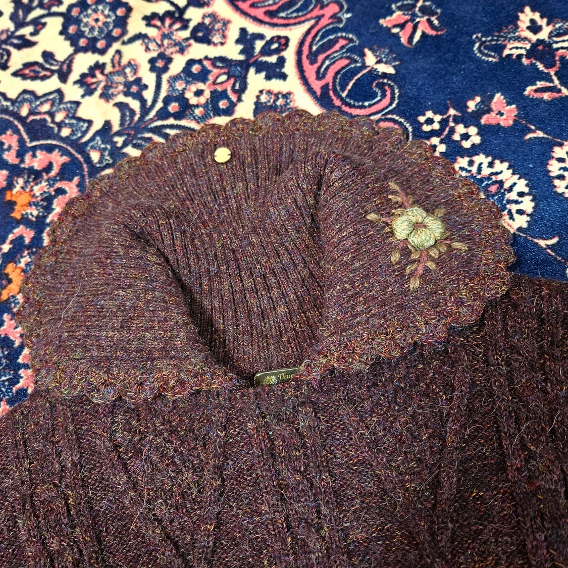 써스데이아일랜드 알파카 플라워 자수 스웨터 니트 상품이미지2