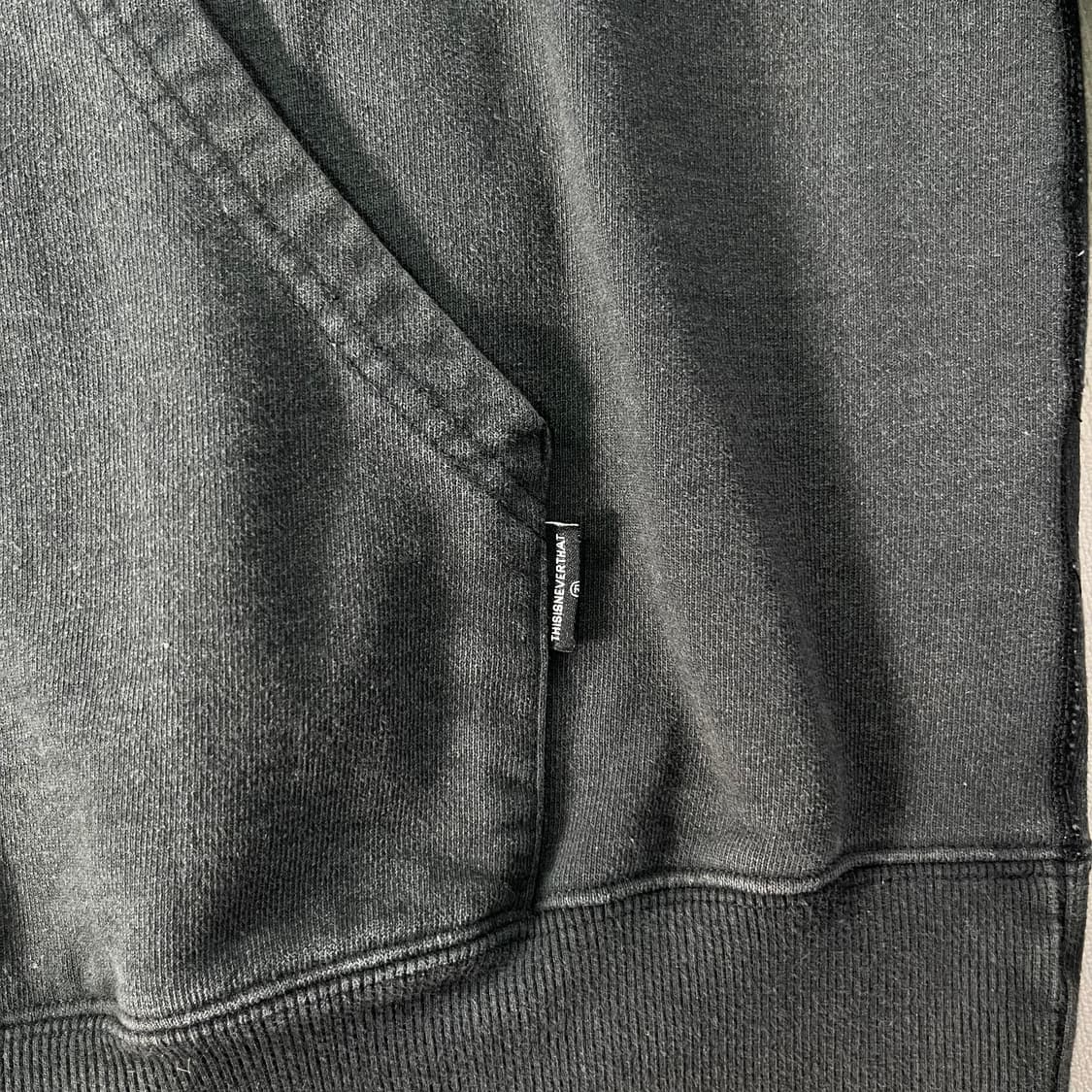 105 디스이즈네버댓 빅로고 후드티 상품이미지4