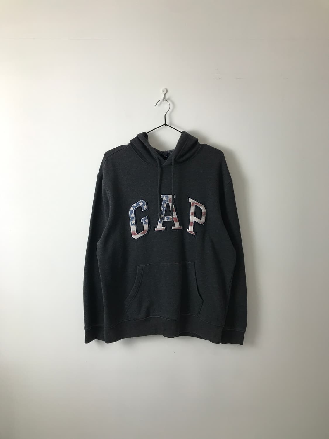 GAP American Flag Logo Charcoal Hoodie 상품이미지3