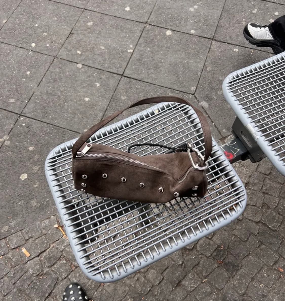 YUNSE 윤세 루시백 스터드 숄더백 브라운 가방 상품이미지3