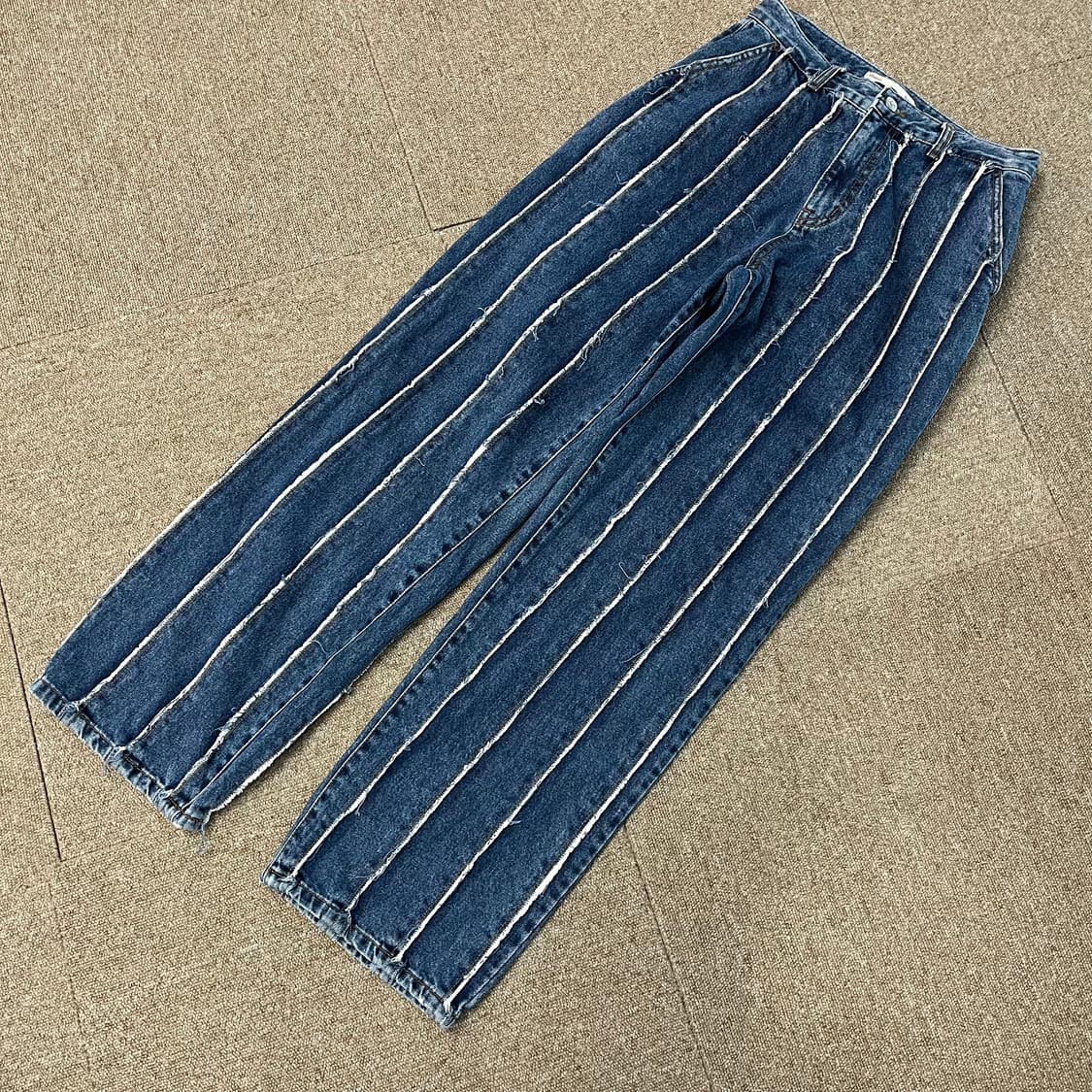  마뗑킴 커팅 루즈 디님팬츠 상품이미지1