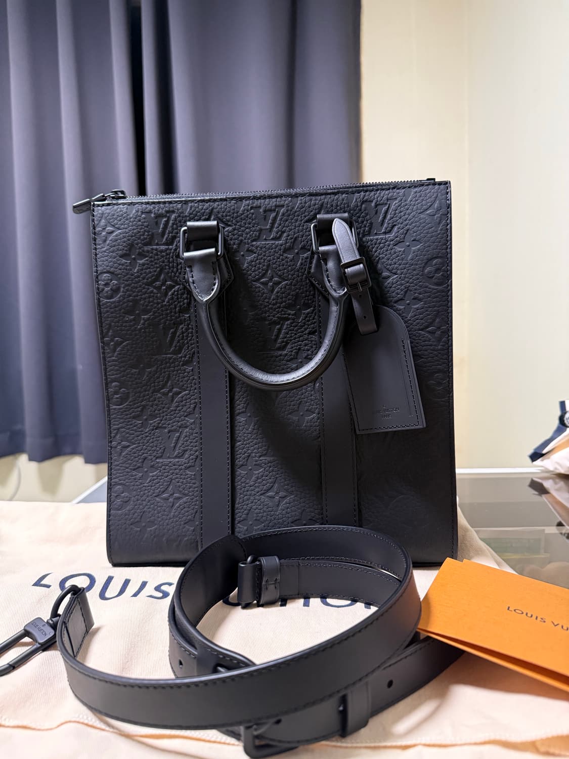 루이비통 삭플라 토뤼옹 블랙 새상품급 상품이미지2