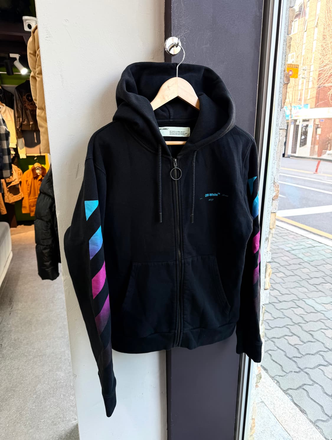 M/ 오프화이트 그라데이션 에로우 후디집업 상품이미지3