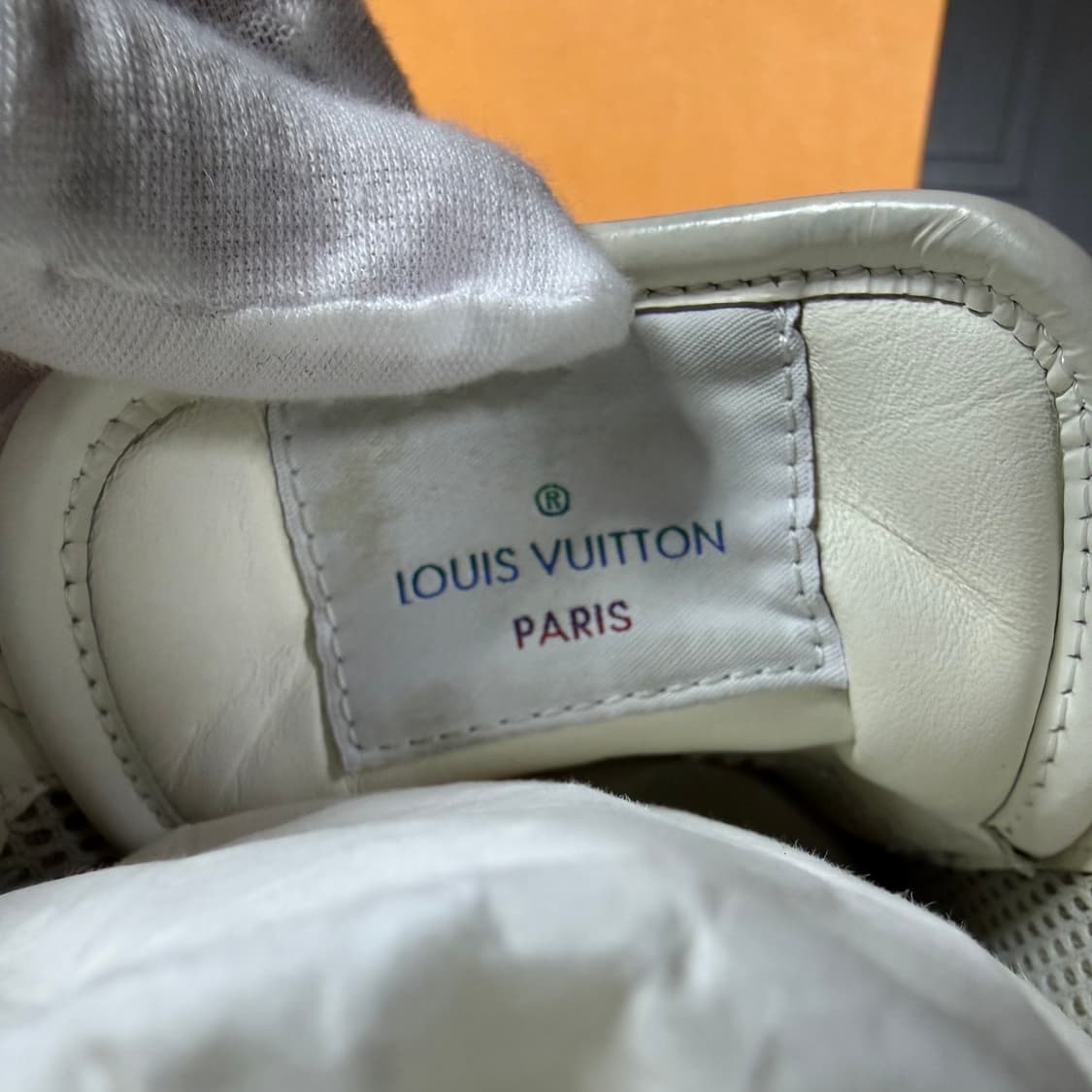 루이비통 프리즘 모노그램 런어웨이 스니커즈 상품이미지6