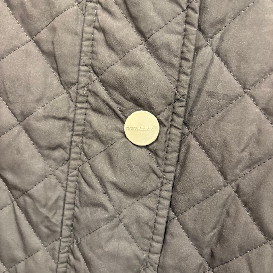 버버리 런던 클래식 퀄팅 자켓 체크 안감 플랫 카라 포켓 디테일 블랙 상품이미지6