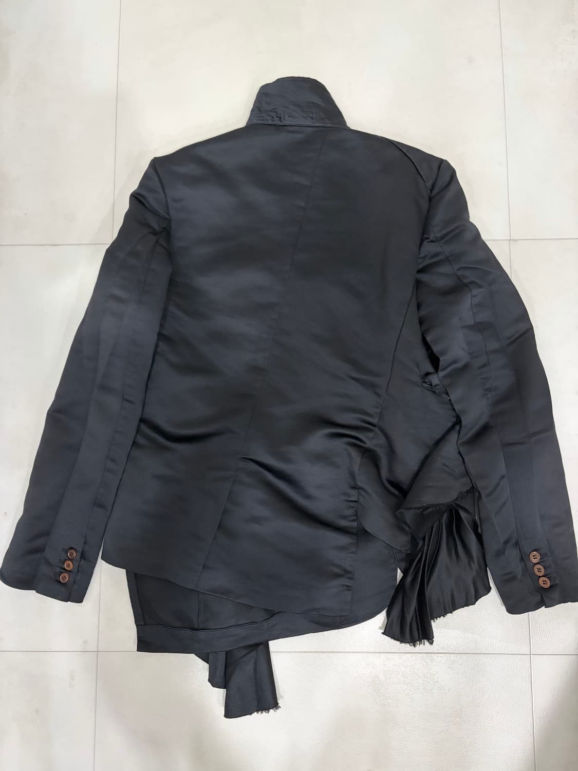 꼼데가르송 블랙 러플 사선 블레이저  24aw  상품이미지2