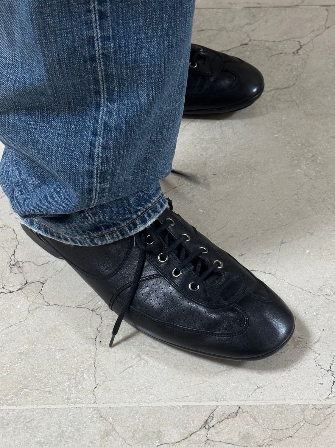 프라다 빈티지 레더 플랫 스니커즈 블랙 11 상품이미지1